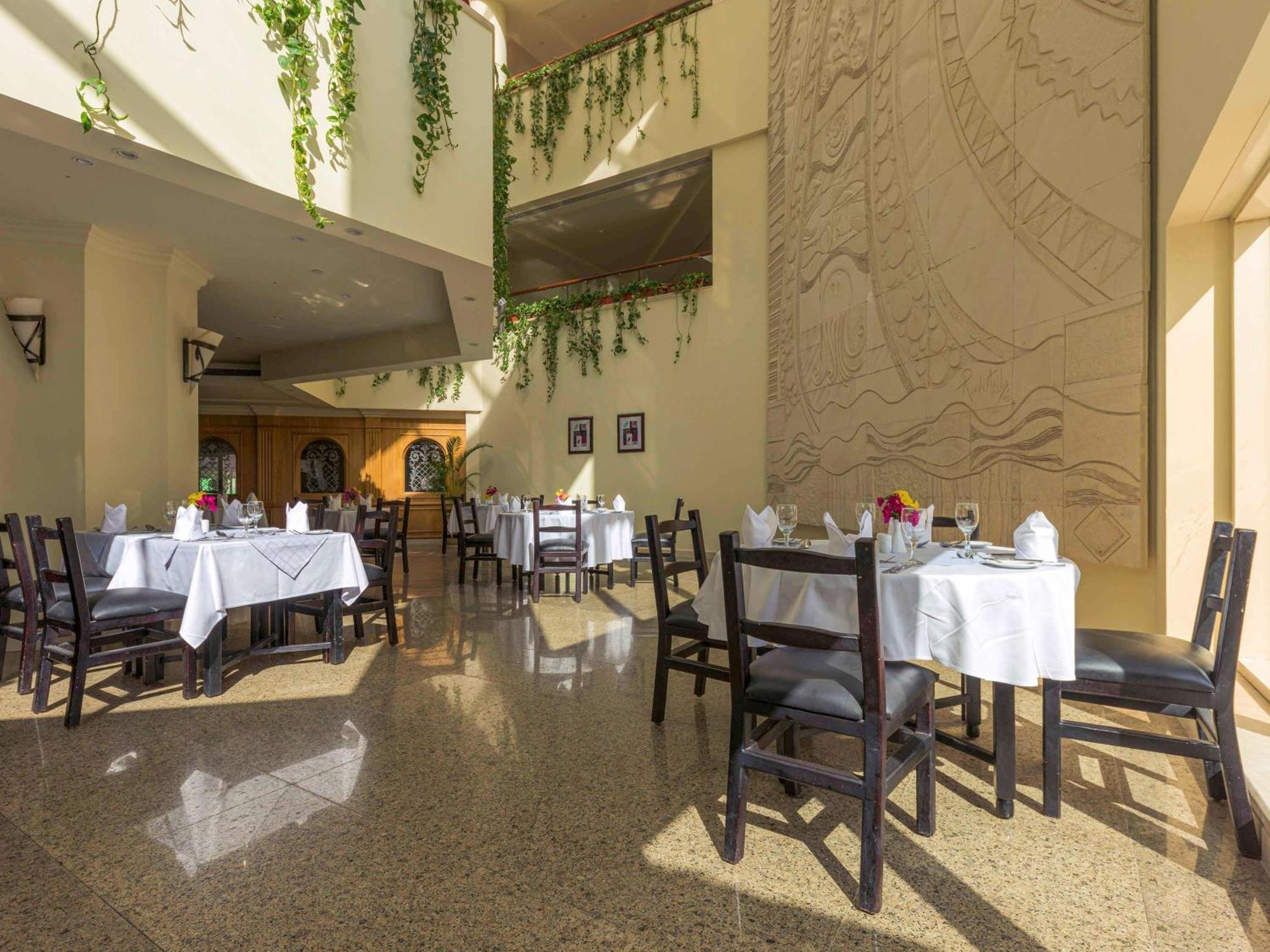 Rezort Movenpick & 5*