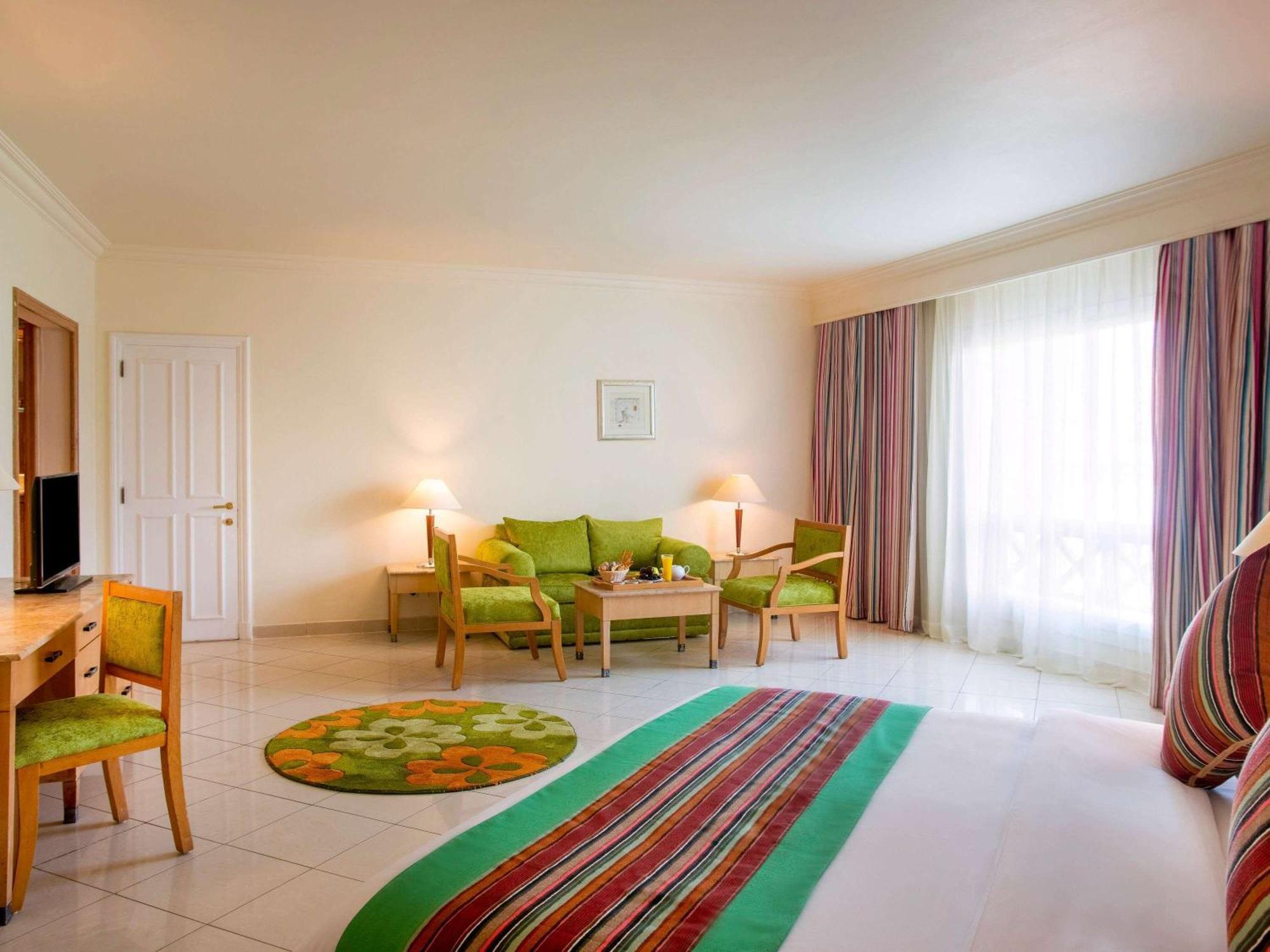 موفنبيك منتجع 5*